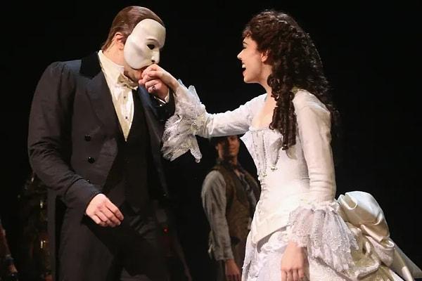12. The Phantom of the Opera Broadway tarihinin en uzun soluklu showu haline geldi.