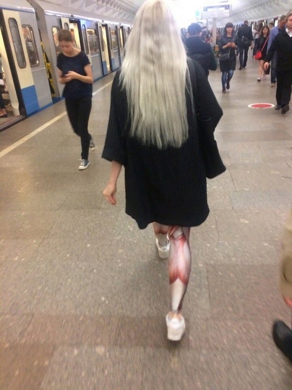 13. И волосы шикарные, и лосины 🥰