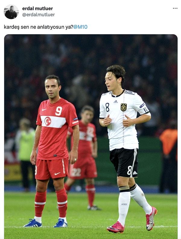 Özil'in Almanya'nın milli takımında forma giymesi kullanıcıların değindiği konulardan bir tanesi oldu.