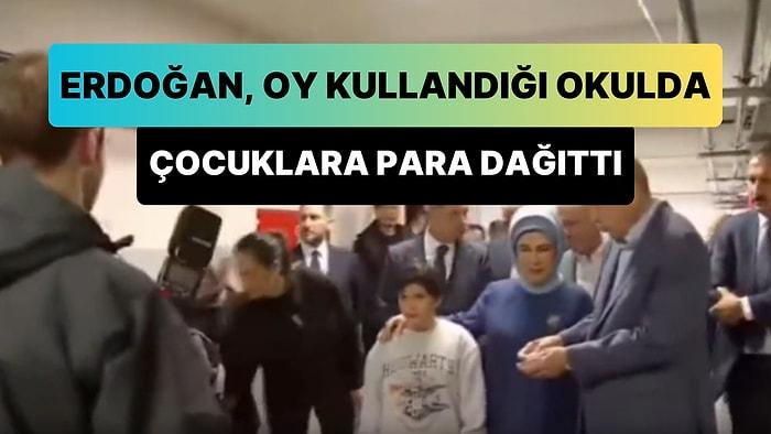 Cumhurbaşkanı Erdoğan, Oy Kullandığı Okulda Çocuklara Para Dağıttı