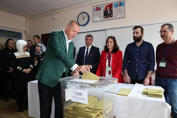 Erdoğan’ın, daha önce seçim sonuçlarını İstanbul’da takip edeceği açıklanmıştı.