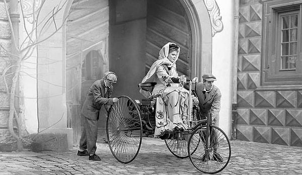 6. Benz Patent Motorcar'ın yaratıcısı Carl Benz'in eşi Bertha Benz 👇