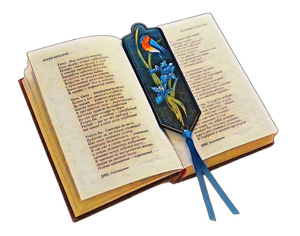 8. У какого героя из «Мертвых душ» Гоголя книга всегда была открыта на 14-ой странице?