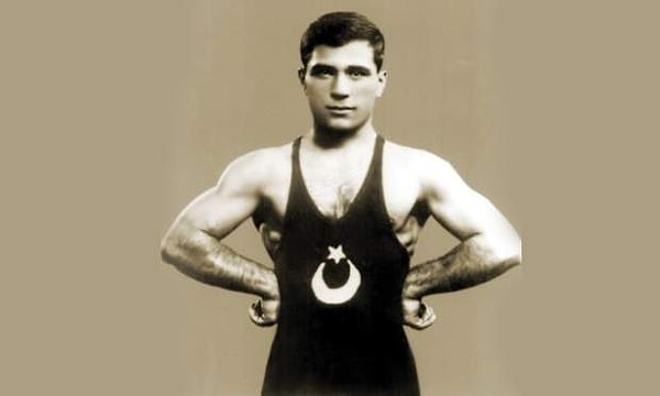 Milli Takımdan önce Erkan, 1931 yılında İstanbul şampiyonluğu kazanır. 1932'de ise bu unvanı koruyamaz ve Abbas Sakarya'ya yenilir. Ancak hemen 1 yıl sonra Ay-Yıldızlı formayı ilk kez giyer ve 61 kiloda Balkan Şampiyonu* olur.