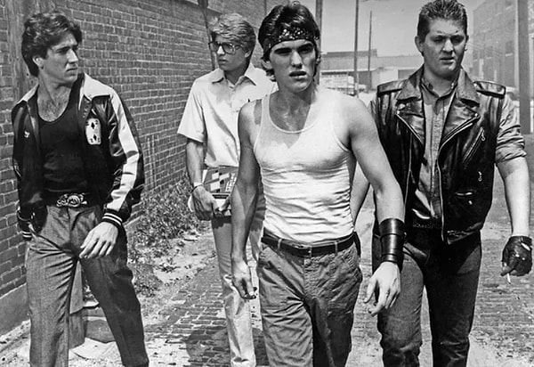 Николас Кейдж в 19 (слева):