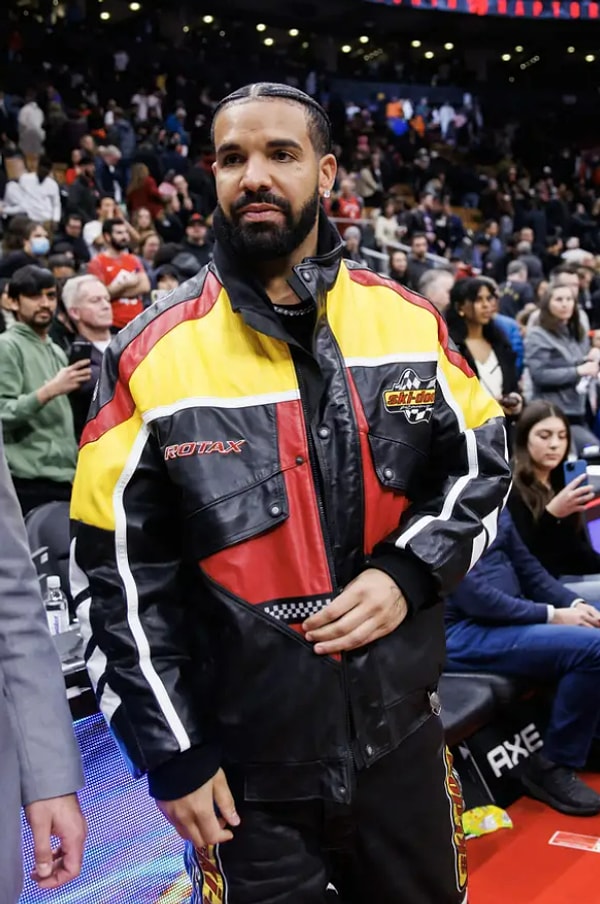 34. Дрейк сейчас в 36: