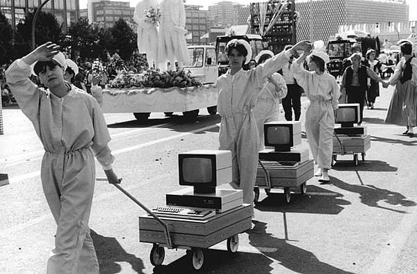 8. Bilgisayarlar için yapılan özel geçit töreni, Doğu Almanya-1987👇