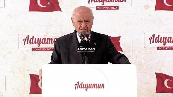 Konuşmasında yeni bir gafa imza atan Bahçeli, "Mührü vuracaksın, 29 Mayıs İstanbul'un fethinde Türkiye Cumhuriyeti'ne yeni bir cumhurbaşkanıyla yola devam diyeceksiniz" ifadelerini kullandı.