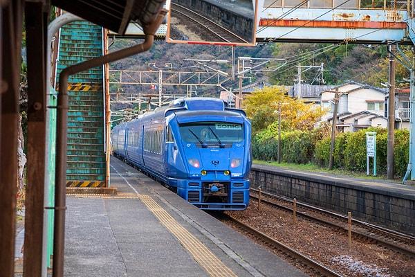 9. Japonya’da tren 20 saniye erken kalkınca özür diliyorlar.