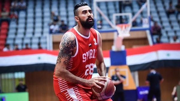 Tam da bu sırada Suriye'de forma giyen Türk basketbolcu Kemal Canbolat devreye girdi.