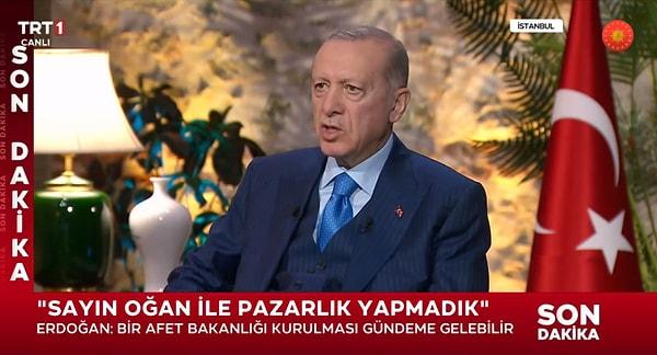 Erdoğan, mitinglerde izlettiği ‘montajlı’ videolarla ilgili “Kılıçdaroğlu'nun Kandil'dekilerle video çekimleri var. Haydi, haydi türü. Ama montaj, ama şu, ama bu... PKK'lılar videolarla bunlara destek verdiler” ifadelerini kullandı.