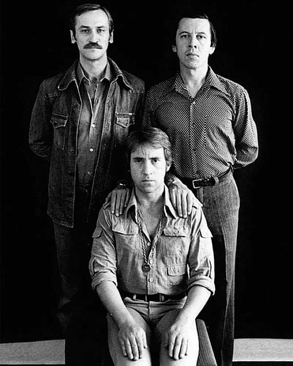 7. Леонид Филатов, Владимир Высоцкий и Валерий Золотухин.