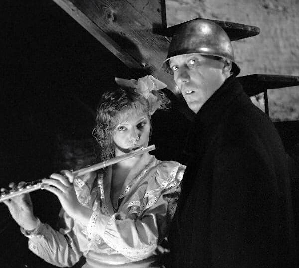 8. Александра Захарова и Олег Янковский в фильме «Убить Дракона».