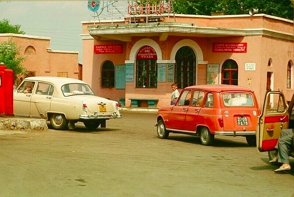 8. Бензоколонка (Москва, 1947 год).