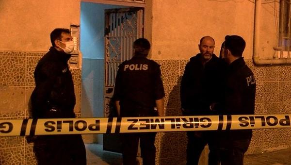 İstanbul Esenler’de yangın ihbarı üzerine itfaiye ekiplerinin gittiği dairede Pakistan uyruklu 1 kişi ölü bulundu.