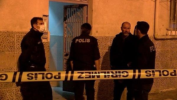İstanbul Esenler'de itfaiye ekipleri bir binada çıkan yangını söndürdü. Daireye giren ekipler içeride bir kişinin cansız bedeni olduğunu gördü. Olay yerine gelen polis ekipleri hayatını kaybeden kişinin domuz bağı ile öldürüldüğünü tespit etti.