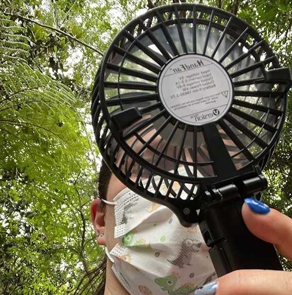 19. Портативный мини-вентилятор с зарядкой от USB.