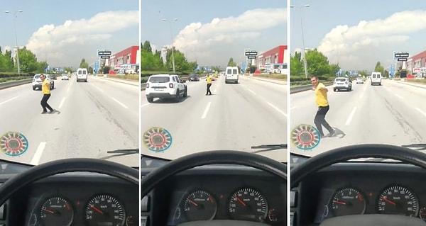 Ayaş yolunda, yolun ortasında oynayan bir vatandaş sürücülerde şaşkınlığa sebep oldu.