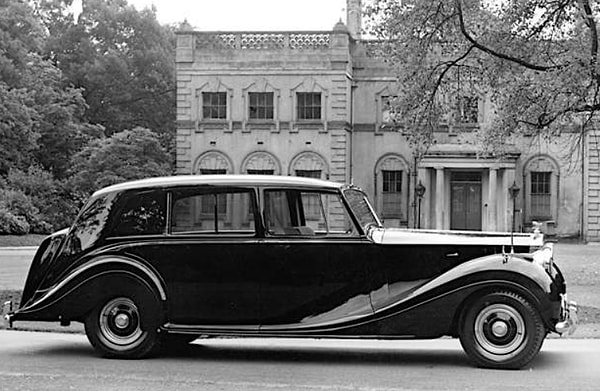 26. Rolls-Royce Phantom IV — Елизавета II