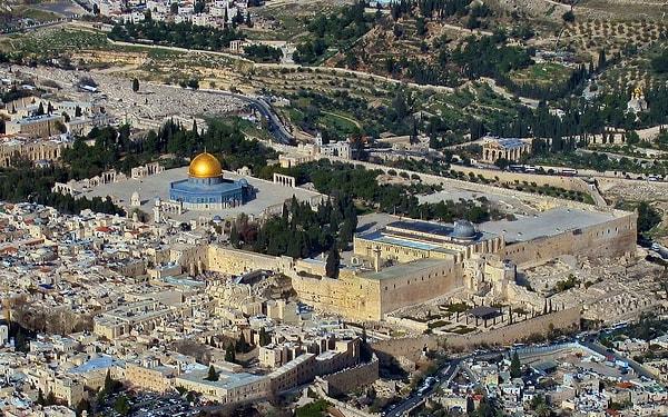 12. Kudüs; tarihi boyunca iki kere yerle bir edildi, 23 kere kuşatıldı, 52 kere saldırıya uğradı ve 44 kere ele geçirildi...