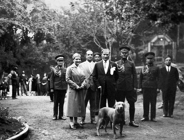 17. Mustafa Kemal Atatürk Gülhane Parkı’nda. (1929)