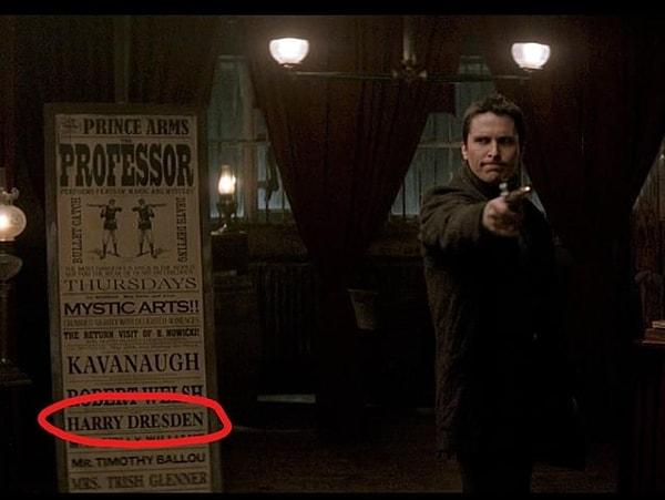 10. The Prestige (2006) filminde Harry Dresden'i sihirbazlar listesinde görebilirsiniz. Bu The Dresden Dosyaları'na bir göndermedir.