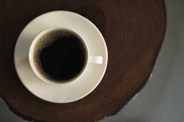 Kahvenin kalorisinin az olması, kahvenin içerisindeki yağın suya oranla az olmasından kaynaklanır.