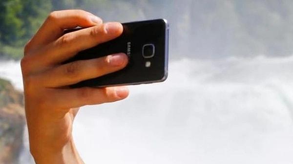 Hindistan'da bir memur, selfie çekerken telefonunu suya düşürünce barajı boşalttırdı. Çatisgar eyaletine bağlı Kanker'de gıda denetçisi olan Raceş Vishwas bu sebeple açığa alındı.