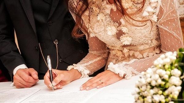 Gerçekte Evliyken Rüyada Başkasıyla Evlendiğini Görmek