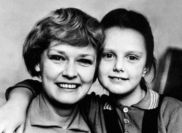 12. Нина Гребешкова с дочерью