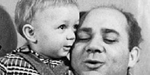 Боярский на пляже и Брежнев с правнучкой: редкие снимки с известными личностями СССР