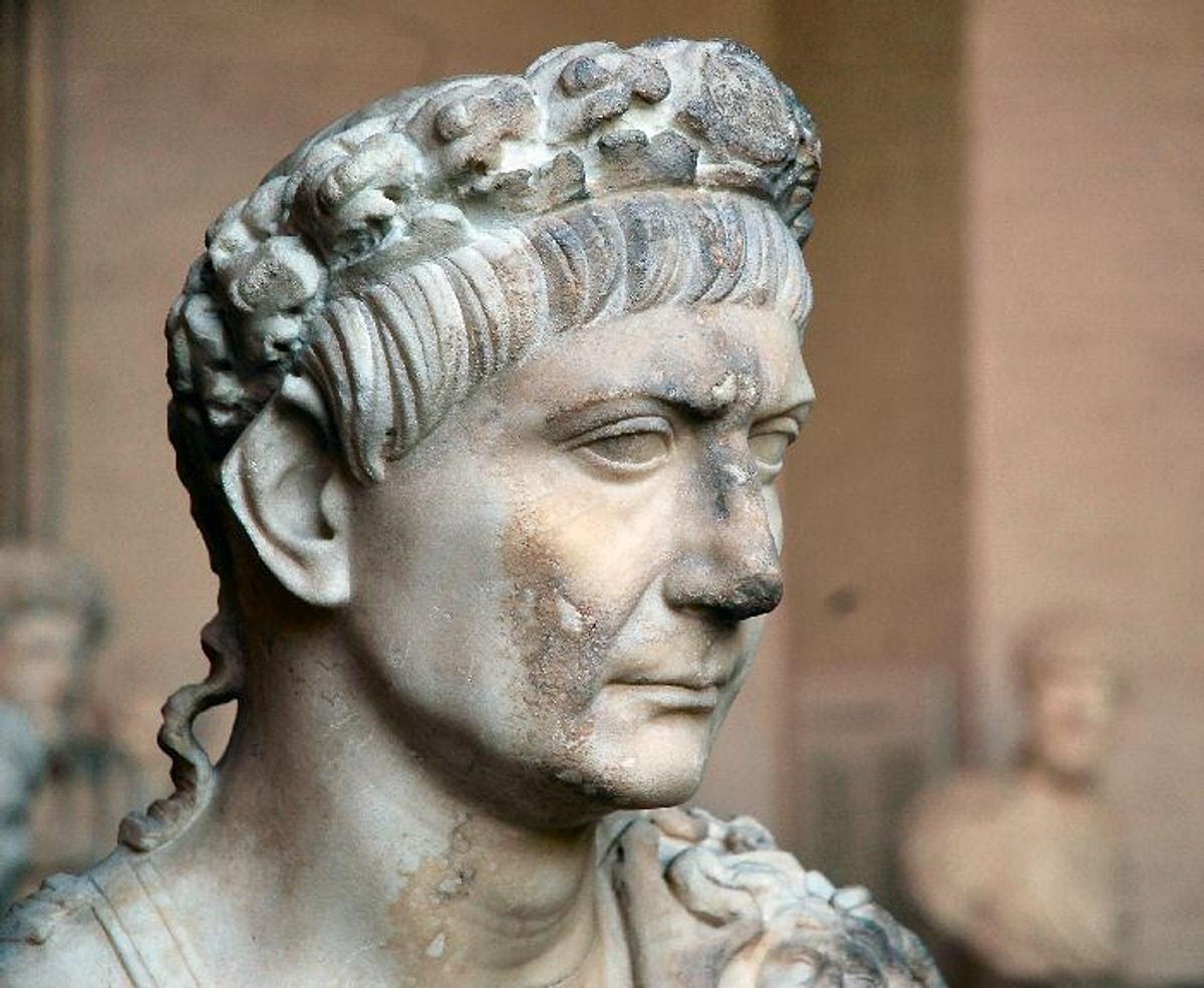 Троян римская империя. Император Траян Рим. Римский Император Император Траян портрет императора. Траян Император римской империи. Римский скульптурный портрет Траяна.