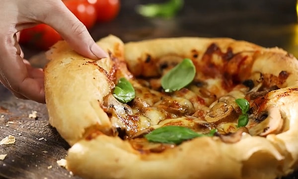 2. Ev Yapımı Mantarlı Pizza