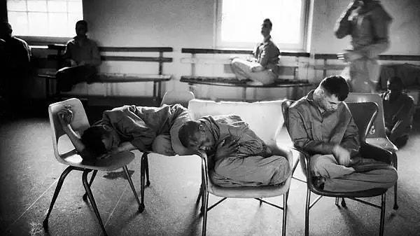 12. 1944'ten 1946'ya kadar, Illinois'deki Stateville Hapishanesi'nde 400'den fazla mahkum, sıtmaya karşı etkili bir ilaç bulmayı amaçlayan bir deneyde denekti.