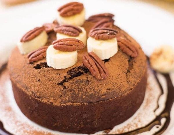 8. Çikolatalı Pekan Cevizli Muzlu Kek
