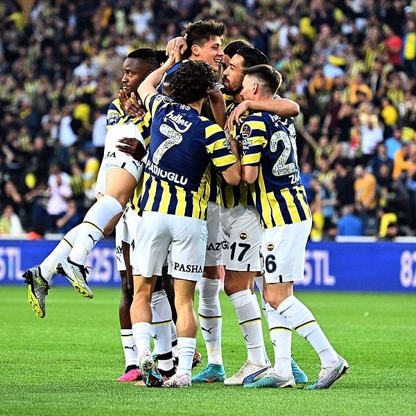 Fenerbahçe, 2. dakikada Enner Valencia ve 90+5. dakikada Miha Zajc'ın attığı gollerle mücadeleden 2-0'lık üstünlükle ayrıldı.