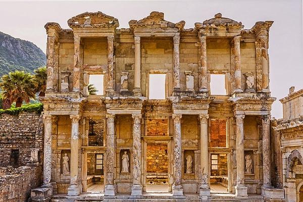 Celsus Kütüphanesi'nin İç Yapısı ve Kitapları