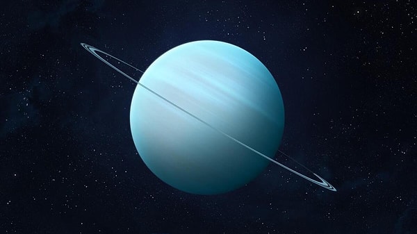 Güneş'ten yedinci gezegen olan Uranüs, Dünya'dan ortalama 1,8 milyar mil (2,9 milyar kilometre) uzaklıkta yer alır.