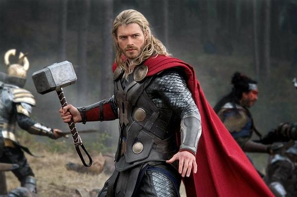 1. Kıvanç Tatlıtuğ - Thor