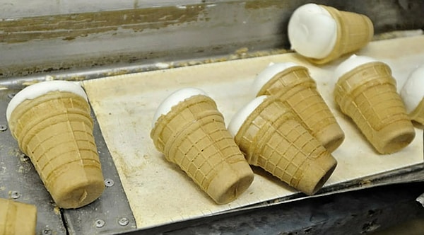 9. Одним из самых желанных лакомств в СССР был пломбир в вафельном стаканчике. Сколько он стоил?