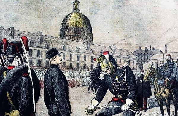 Dreyfus'un suçlu olduğuna dair hiçbir kanıt bulunamadı. Daha sonrasında çok hızlı bir şekilde yargılandı ve suçlu bulunarak ömür boyu hapis cezasına çarptırıldı.