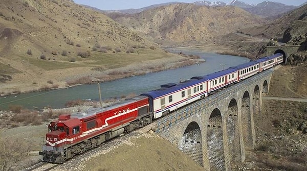 Tren, Romanya, Bulgaristan, Slovakya, Çek Cumhuriyeti, Avusturya ve Bulgaristan'ı 11 günde katedecekmiş ve tren turlarına katılan yolculara ve uğradığı garlardaki yabancılara Barış Manço'nun eserleri dinletilecekmiş.