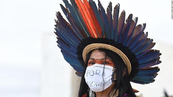 Brezilya geçtiğimiz günlerde yerlilerin ata toprakları üzerindeki haklarını sınırlayacak çok ilginç bir yasa teklifinini meclisten geçirmeye hazırlanıyor.