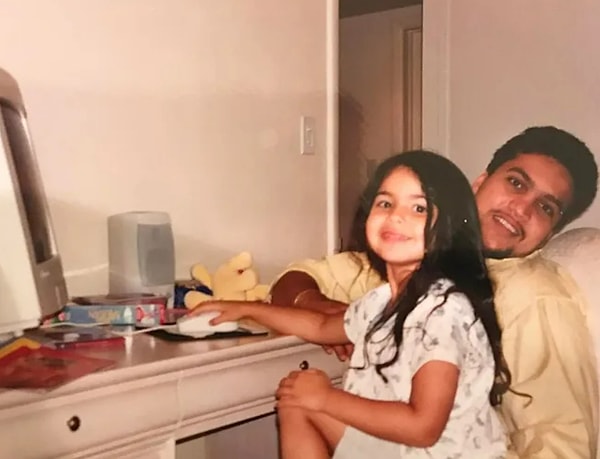 Девушка происходит из богатой семьи и была воспитана отцом-кувейтцем Фалахом и матерью-американкой Аланой