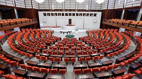 Türkiye'nin 81 ilinden ve yurt dışından gelen oylarla seçilen 600 milletvekili görevlerine başlıyor.