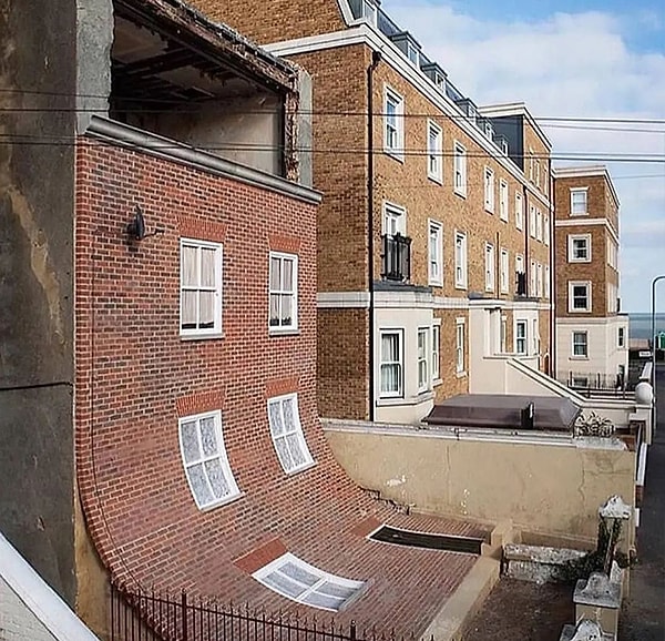 16. Стена сползла?