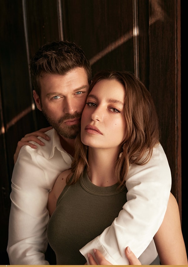 Dizinin konusu falan bir yana, Serenay Sarıkaya'yı ve aralarındaki uyumu izlemeye doyamıyoruz. Serenay Sarıkaya hem güzelliği hem de başarılı oyunculuğuyla bizi ekran başına kitlemeyi başardı.