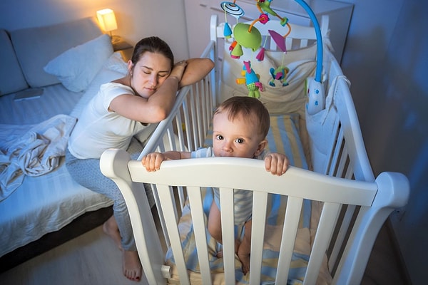 Uyku problemi her ebeveynin yaşadığı problemlerin başında geliyor. Bebekler doğduğu andan itibaren ebeveynlerin hayatı da kökünden değişiyor.