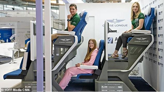 Инновационное решение: Стартап представляет двухэтажное кресло с большим пространством для ног в самолетах