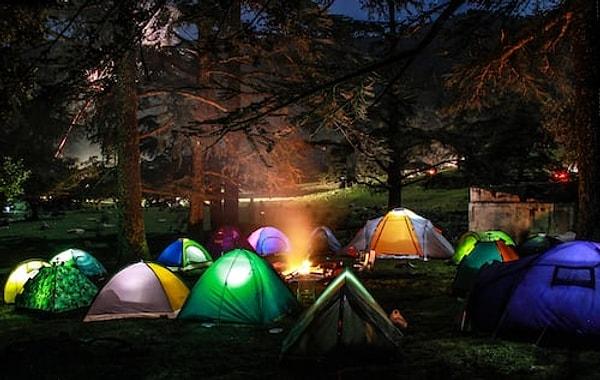 10. Kamp yapın... Gerçek bir kamp olmasa da belki sitenizin arka bahçesinde bir mini kamp düzenleyebilirsiniz ne dersiniz?